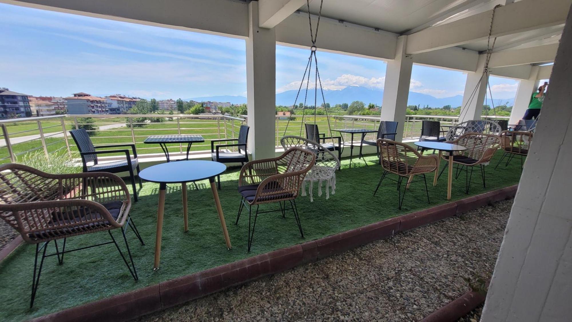 Peloton Inn Paralía エクステリア 写真